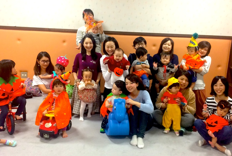 昨年10月恵比寿社会教育館にて、エビママシェアディナー、子どもたちはハロウィンの仮装